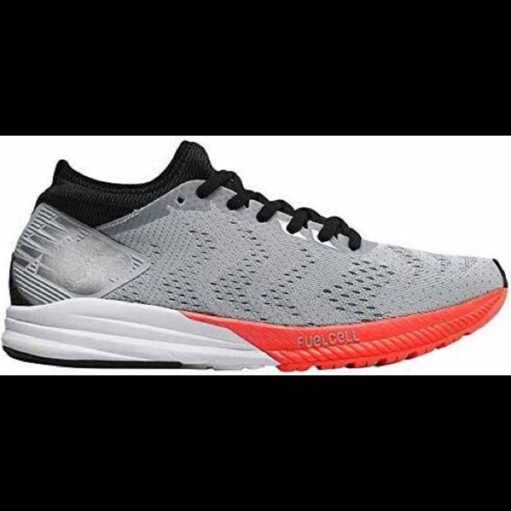 LIKE-NEW NEW BALANCE FUEL CELL SHOES